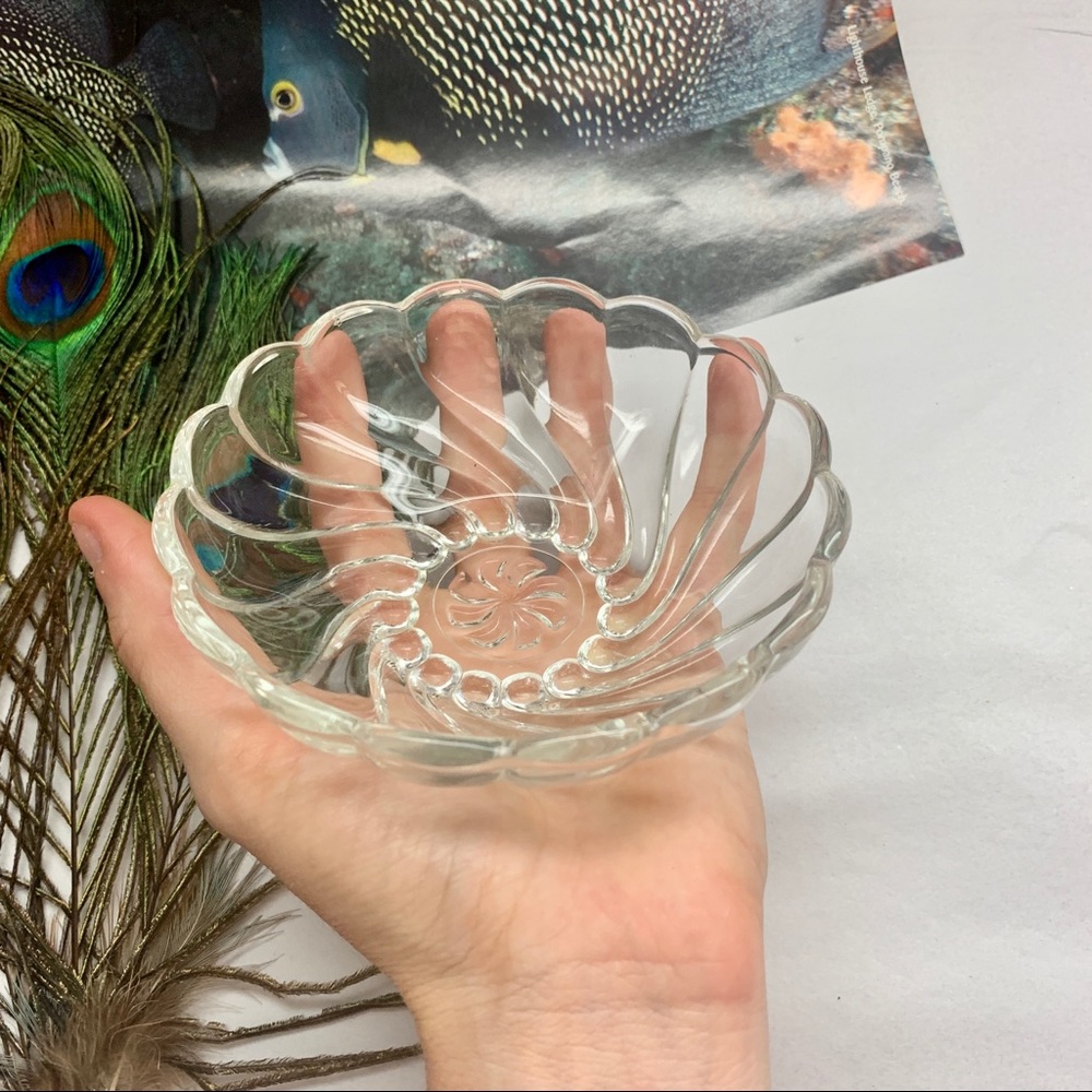 **Vintage Small Round Glass Dish** - Picture 5 of 6